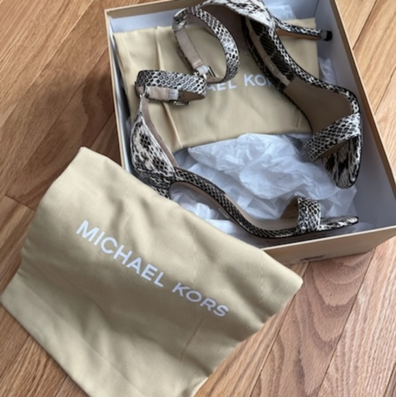 NIB!!🎉HP🥳Michael Kors Collection Natasia Strappy High Heels - Picture 4 of 12